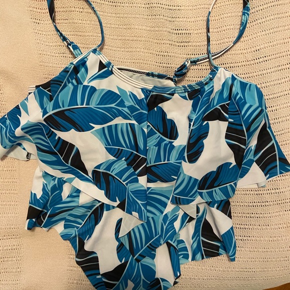SHEIN Other - NWOT Shein Swim Top 💙